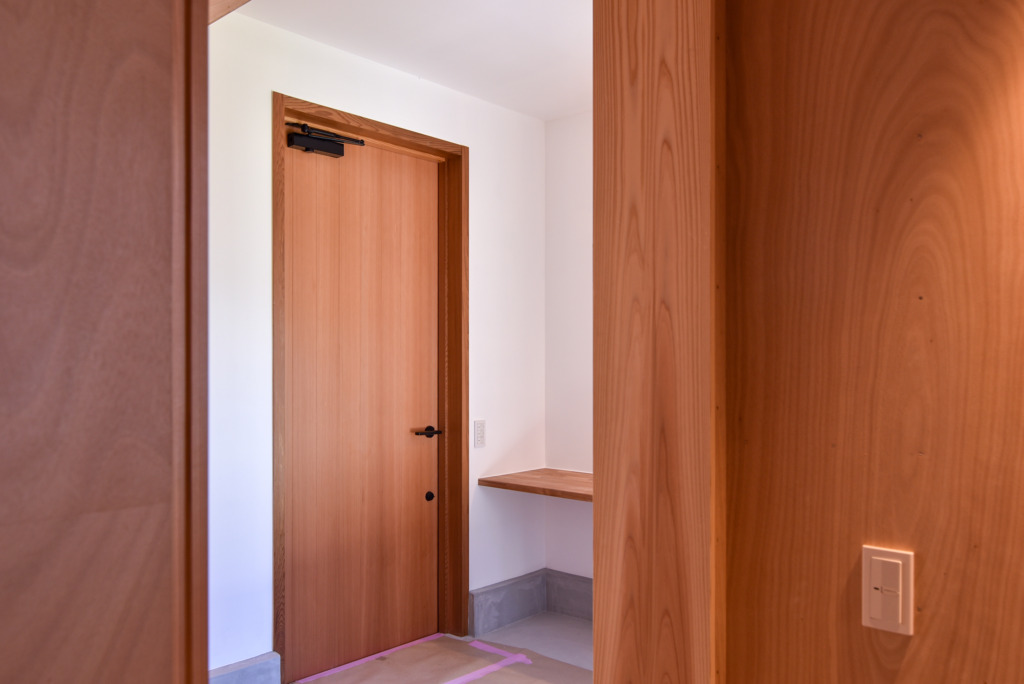 玄関木製ドア