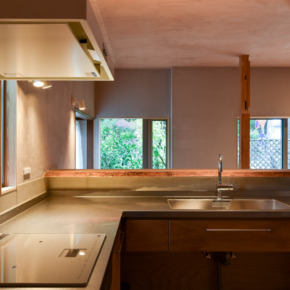 キッチンから庭方向を見る02