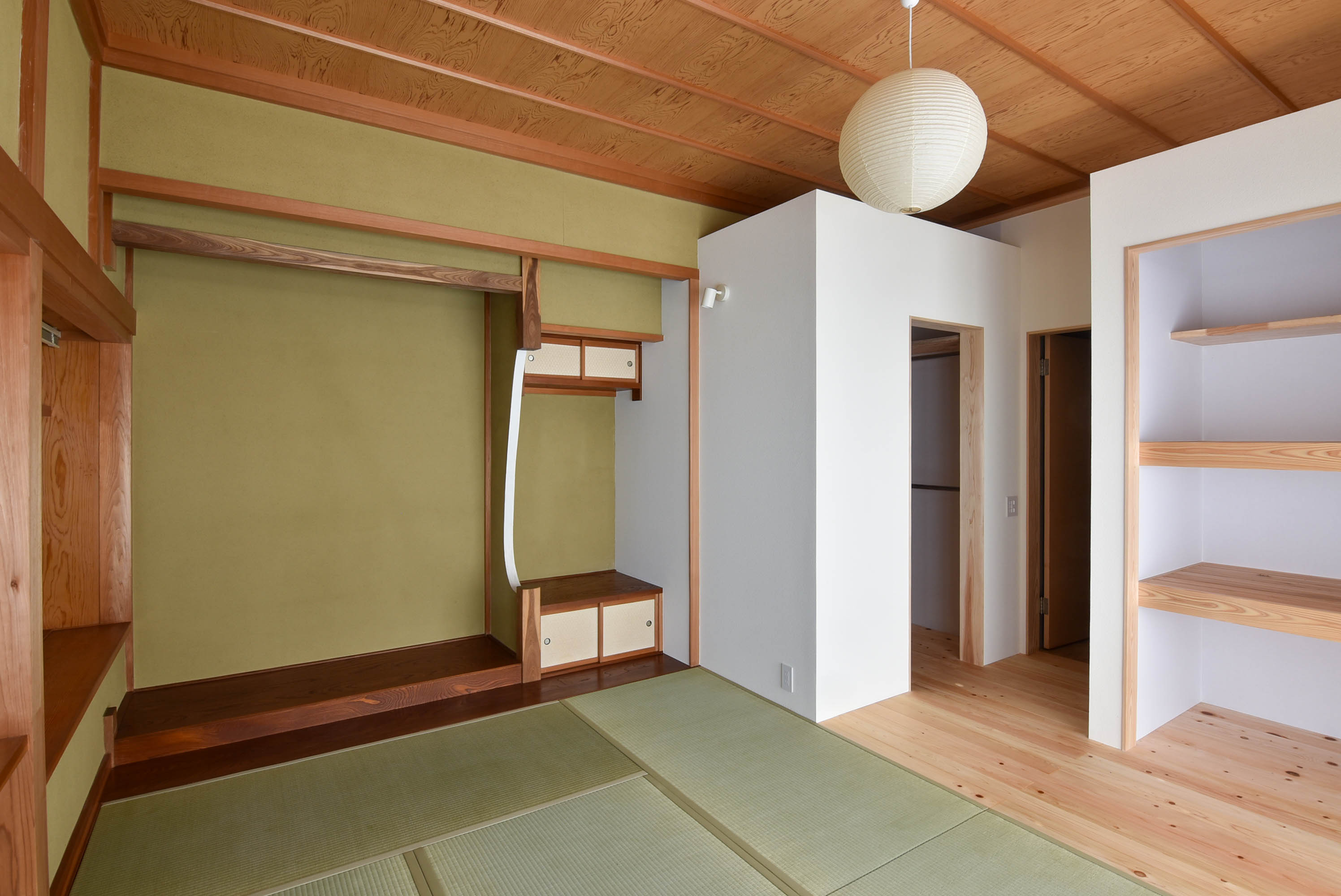 リノベ後の和室を見る03