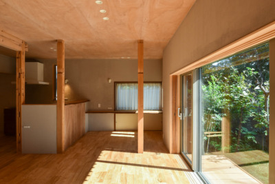 リビング大開口（庭との連続）