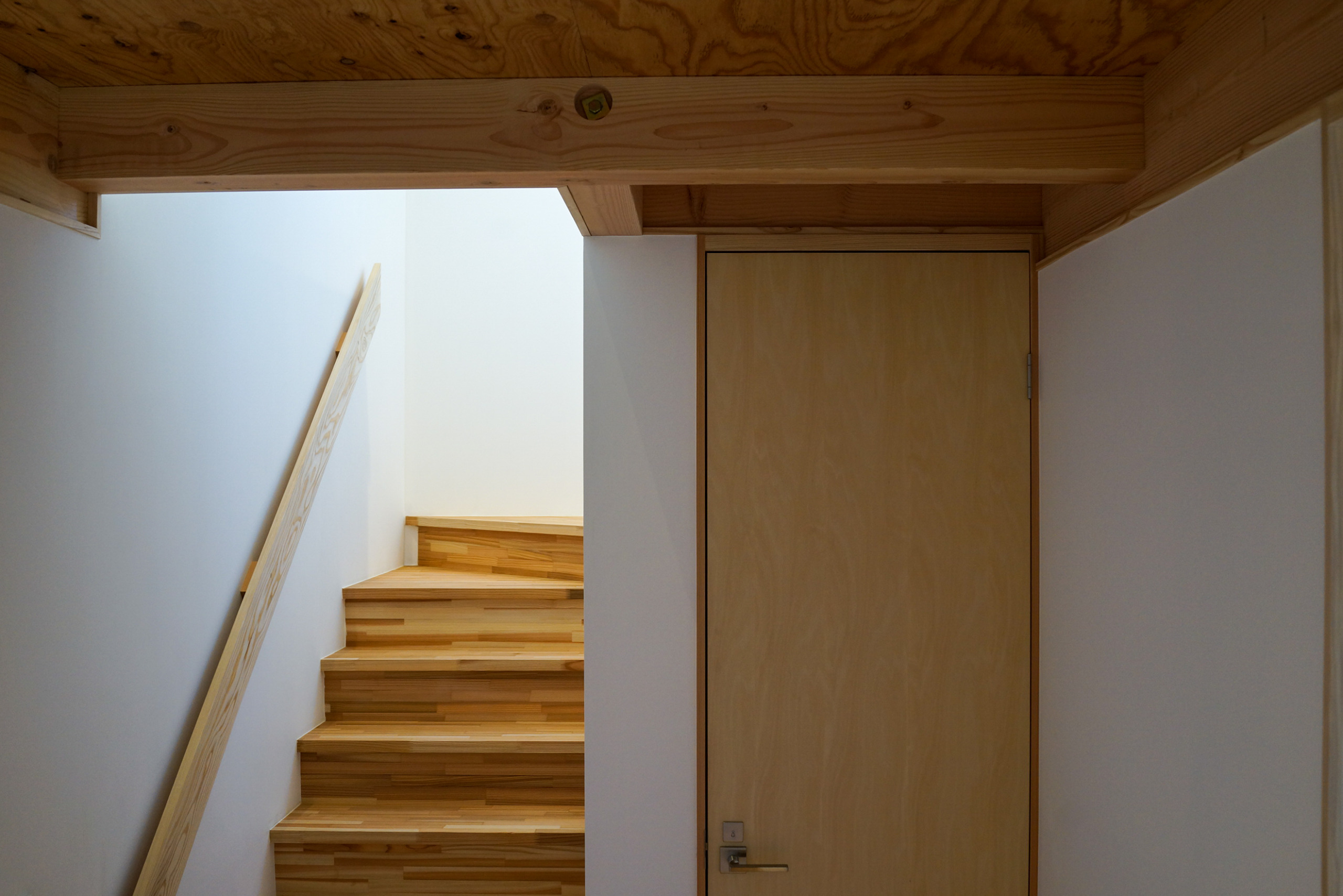 ハイサイド窓から落ちる光